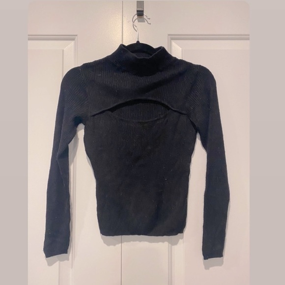 Black Cut Out Long Sleeve Cropped Top - Picture 1 of 2
